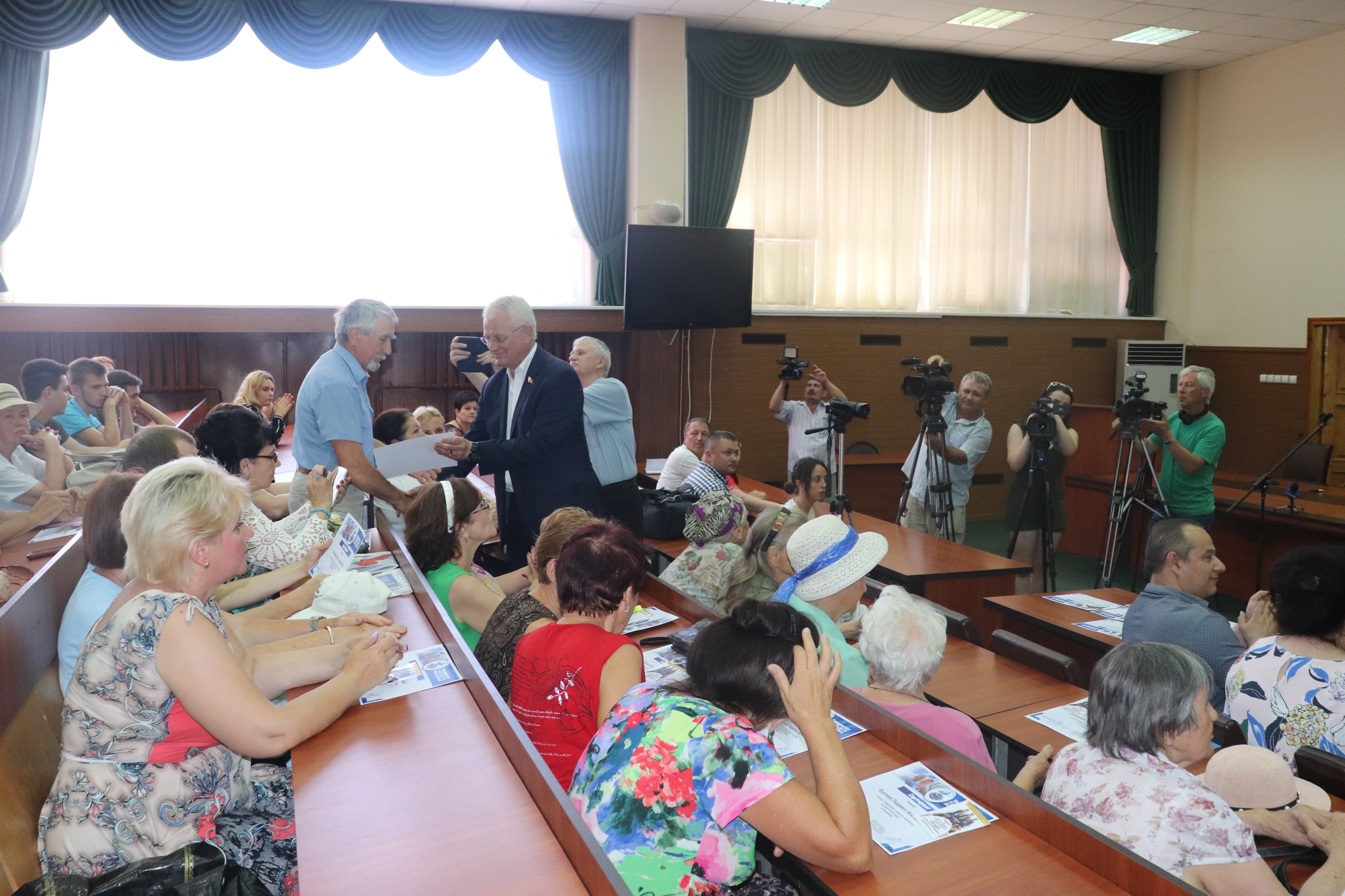 У ХДУ вручили сертифікати слухачам «Університету третього покоління»