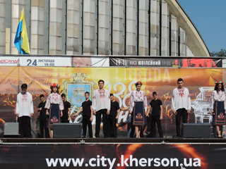 Творчі колективи Херсонскього державного університету привітали місто з Днем народження