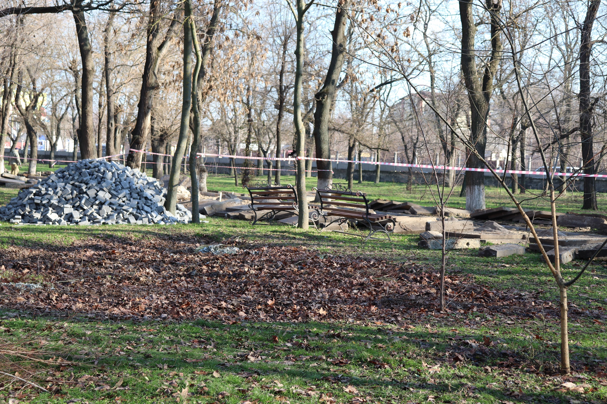 В ХГУ приводят в порядок парк