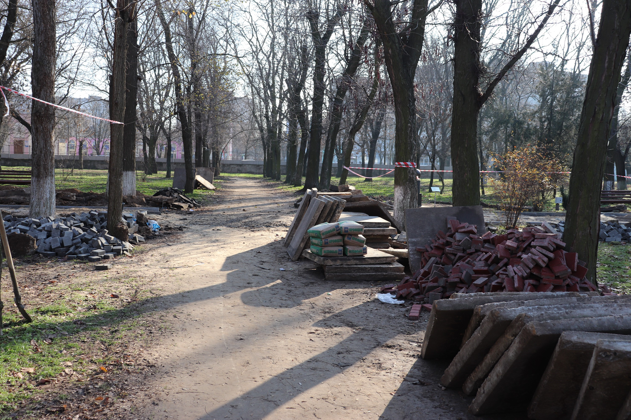 В ХГУ приводят в порядок парк