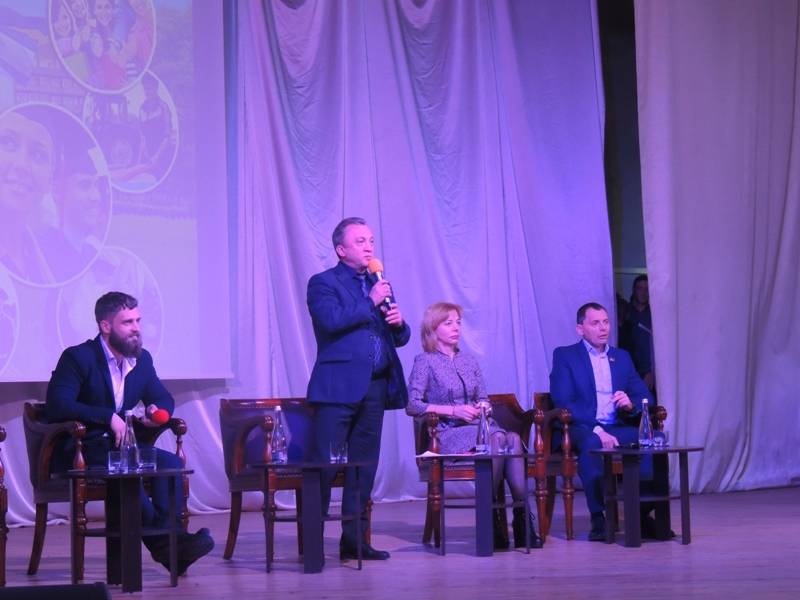 У ХДУ говорили про синергію влади, бізнесу та освіти