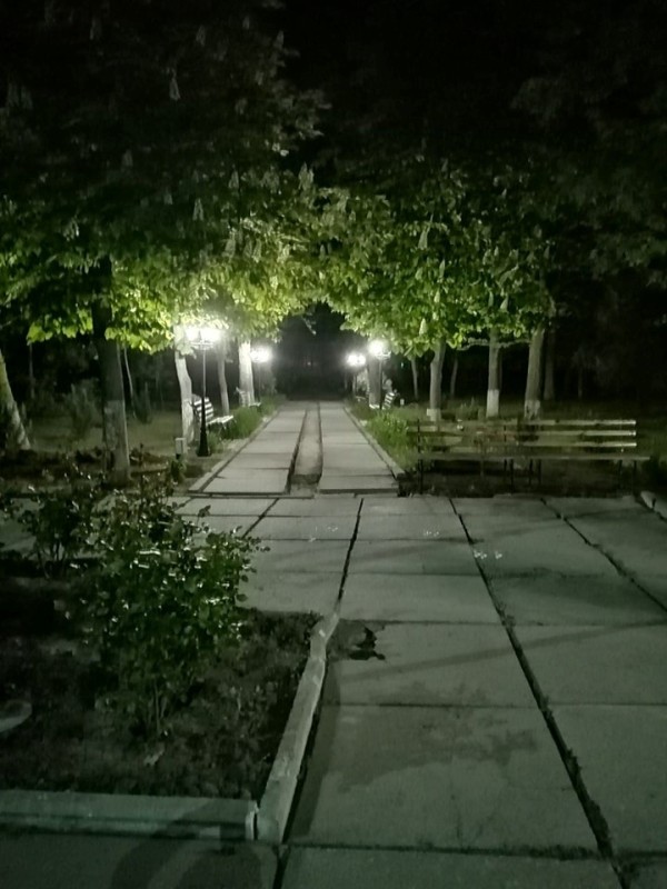 Парк Херсонского госуниверситета осветили по-современному 