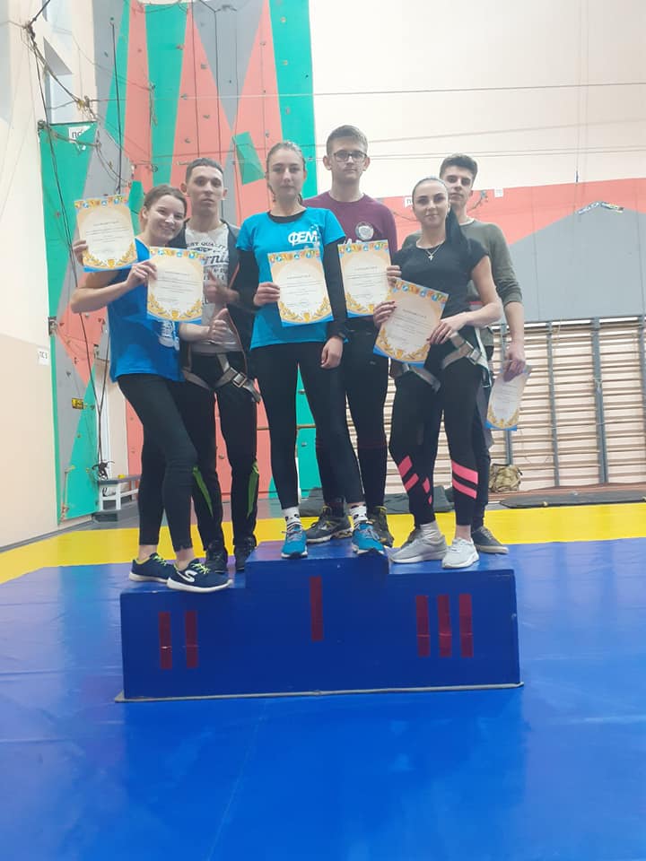 В херсонском вузе соревновались скалолазы