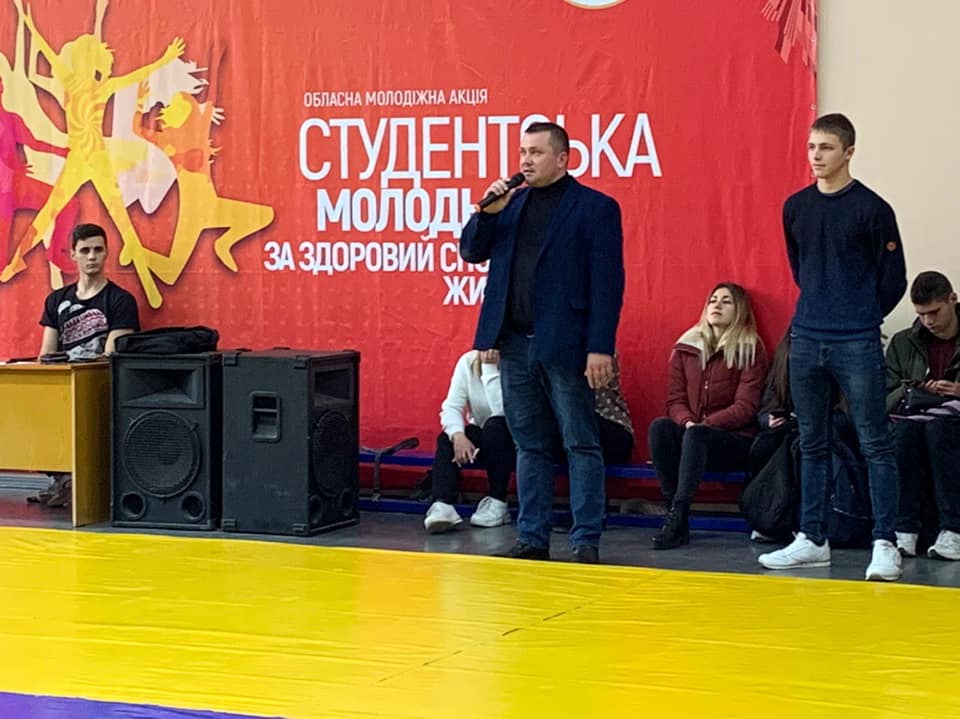 В херсонском вузе соревновались скалолазы