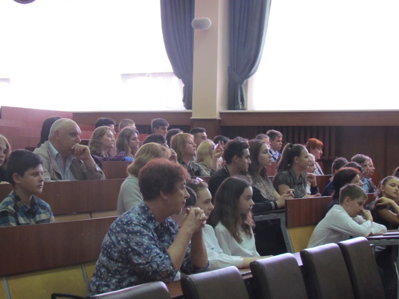 Среди херсонских школьников определили лучших знатоков физики